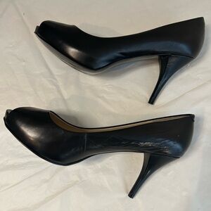 Nine West black‎ peep toe heel, like new, size 8.5M.